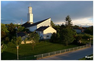 Die Kirche in Prinzersdorf, Gewitterwolken und Abendsonne